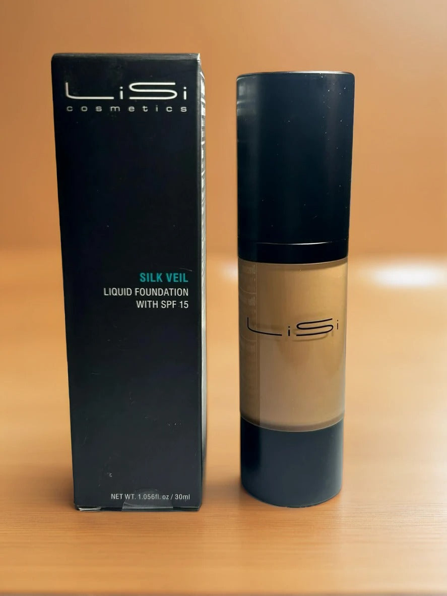 Fond de teint liquide SILK VEIL de LiSi Cosmetics avec SPF 15