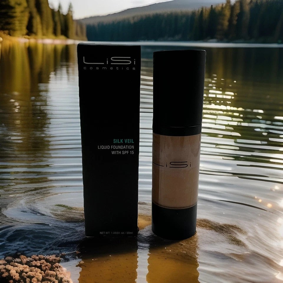 Fond de teint liquide SILK VEIL de LiSi Cosmetics avec SPF 15